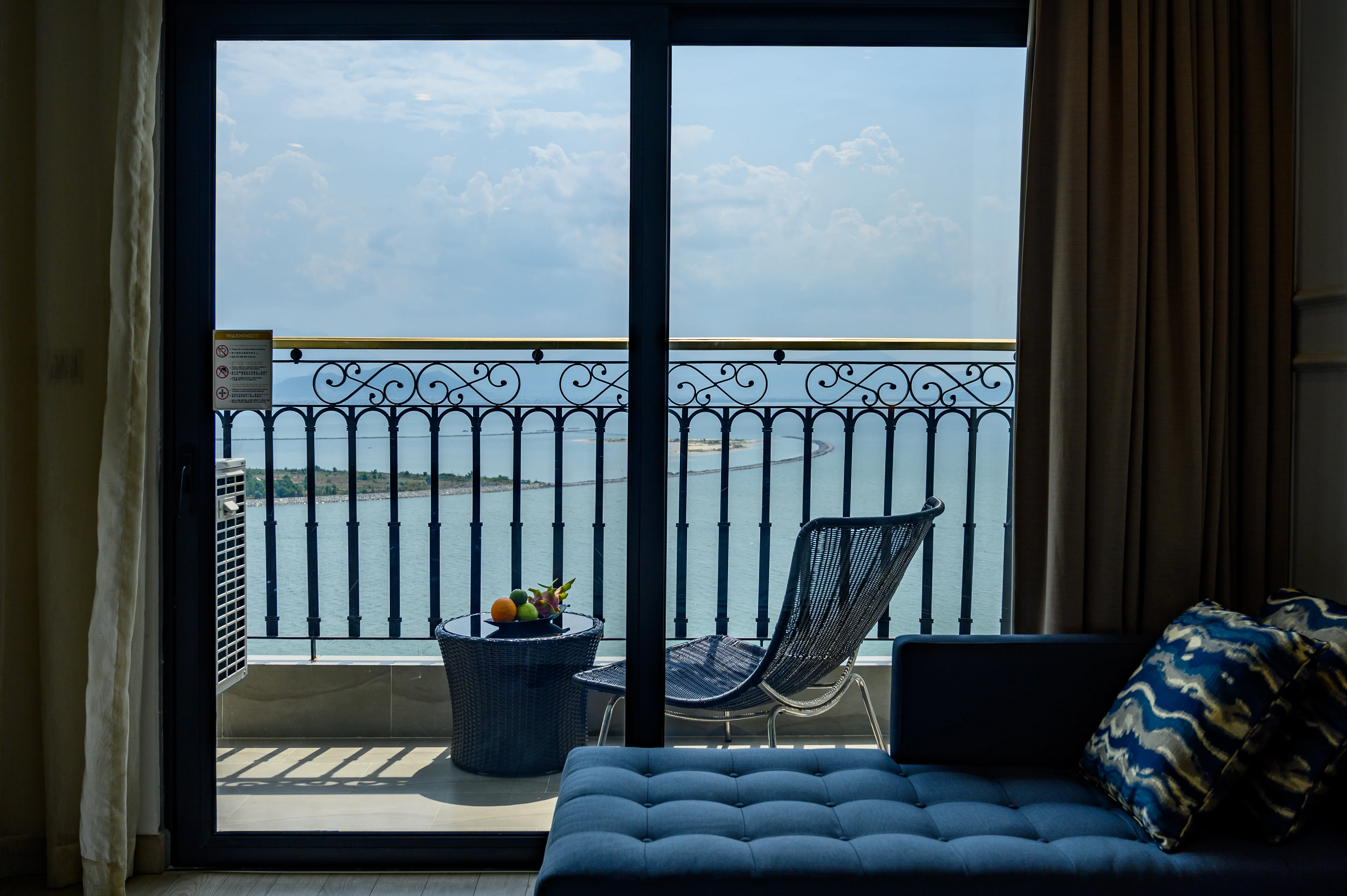 Wyndham Danang Golden Bay: Vị trí, đặc điểm, tiện ích, giá bán các hạng phòng & kinh nghiệm đặt phòng