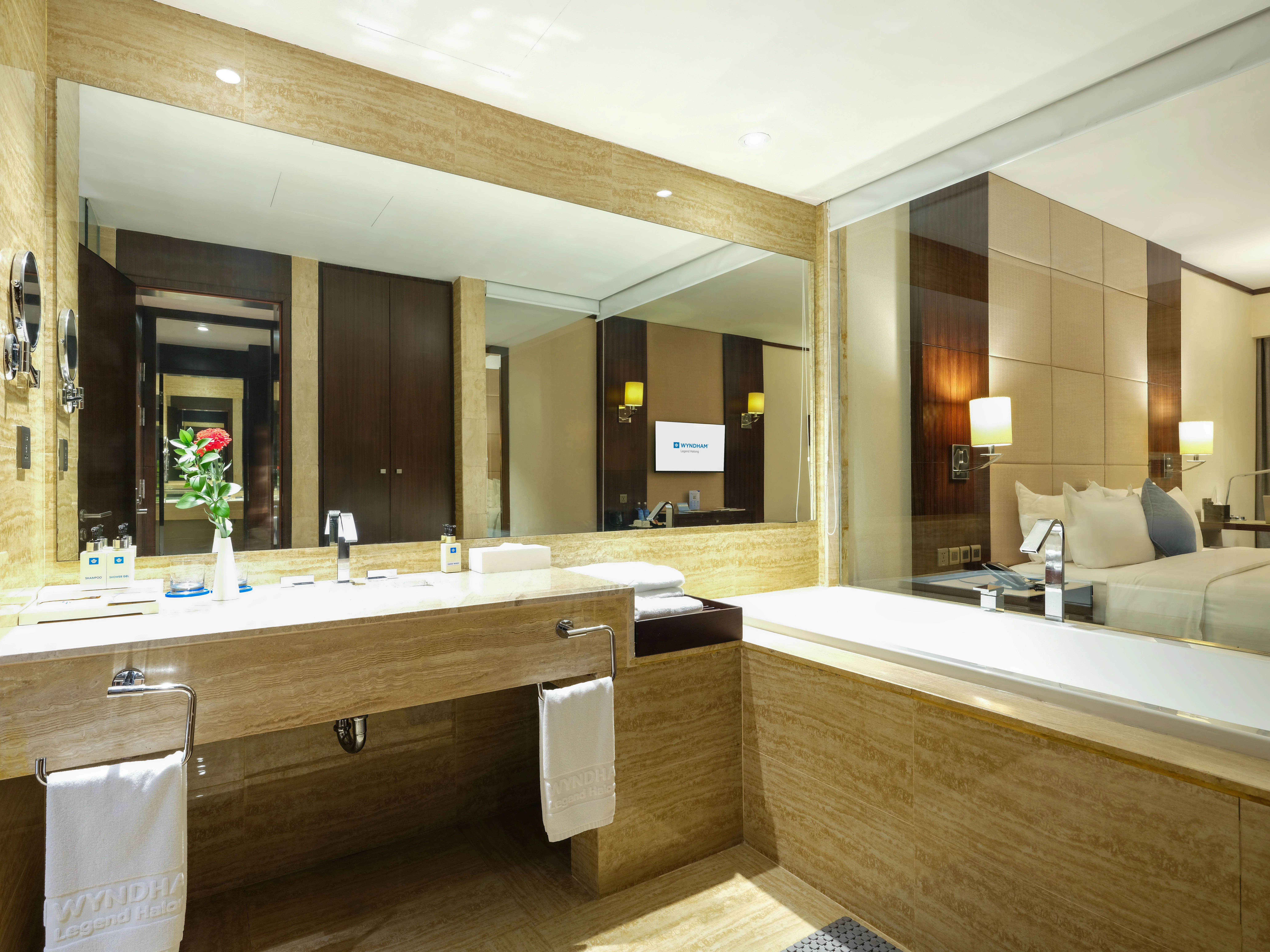 deluxe-bathroom-1