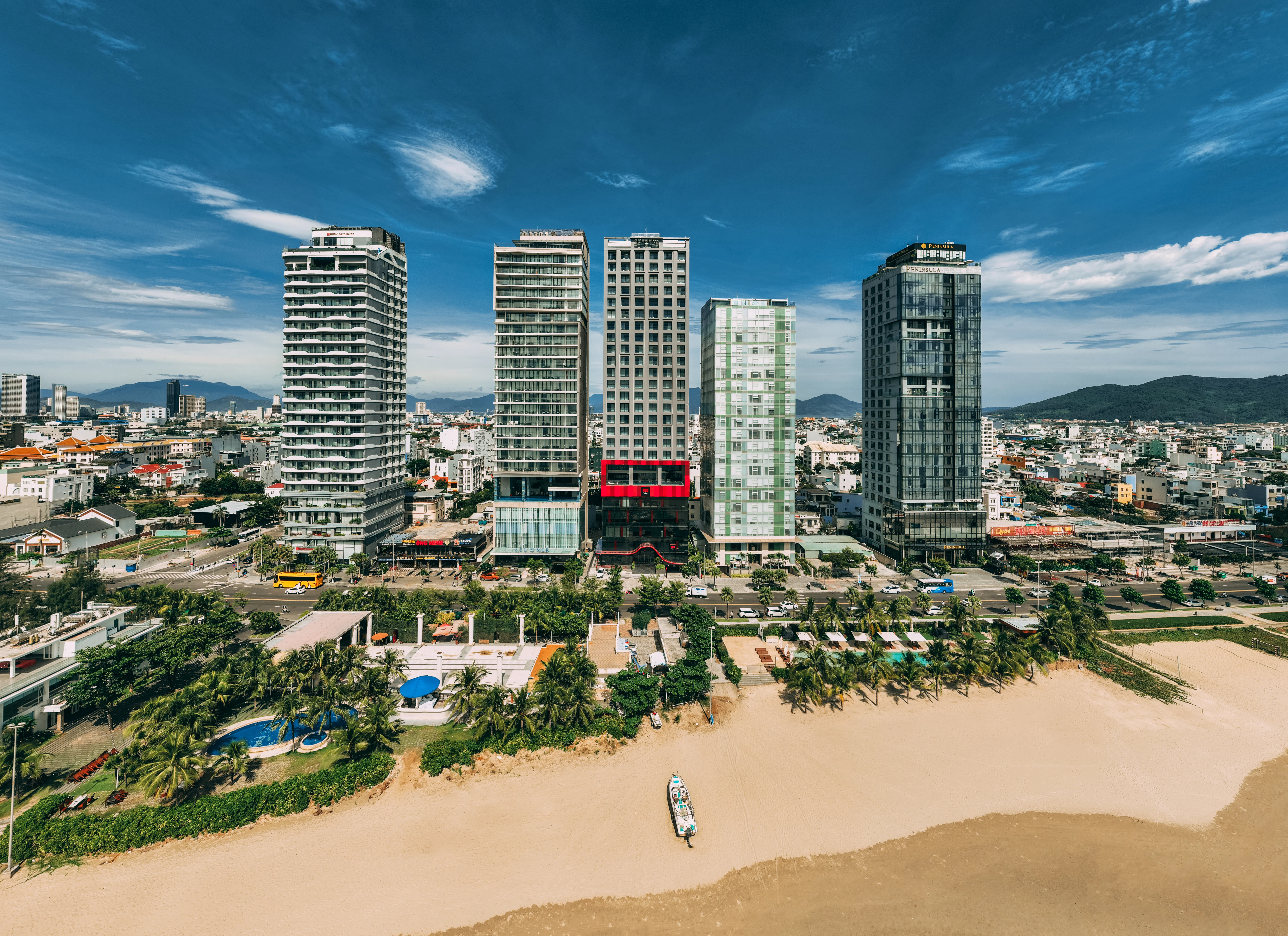 Giá phòng và thông tin chi tiết các hạng phòng tại Radisson Red