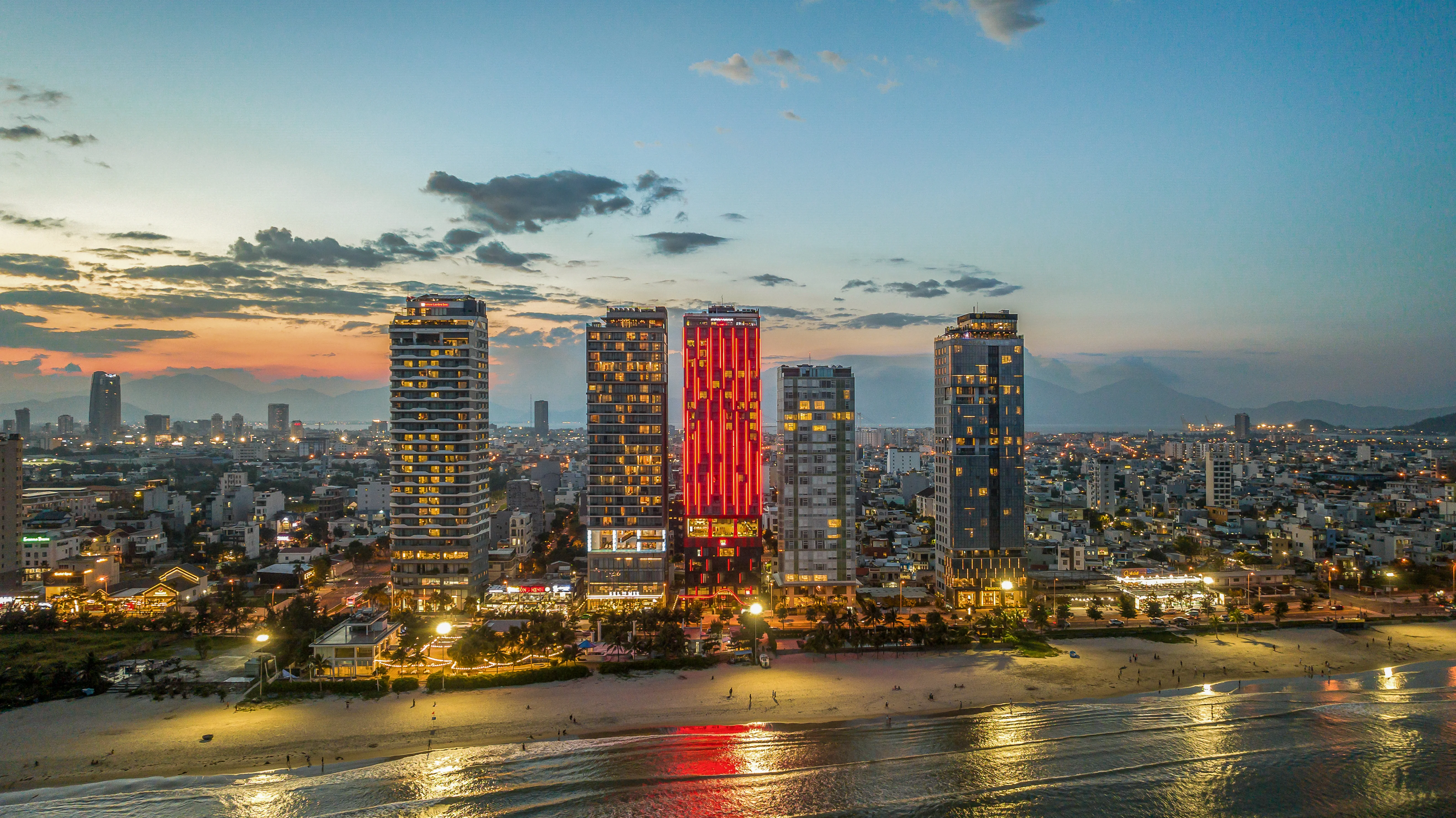 Radisson Red: Vị trí, đặc điểm, tiện ích, giá bán các hạng phòng & kinh nghiệm đặt phòng