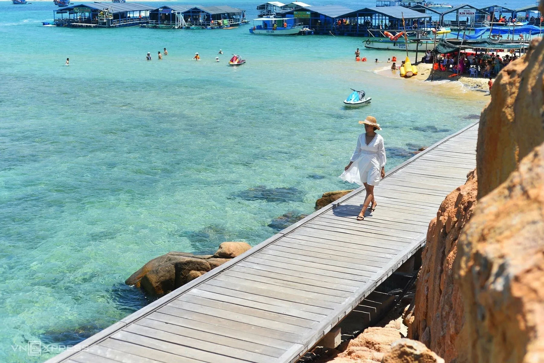 thoi-diem-ly-tuong-nhat-de-kham-pha-cac-dia-diem-du-lich-bien-o-mien-nam-la-khi-nao