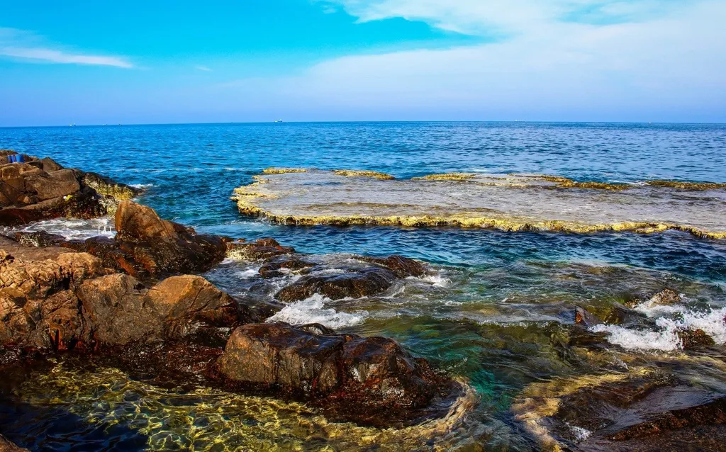 goi-y-cac-lich-trinh-tour-du-lich-mien-trung-kham-pha-bien-dao-toi-uu-nhat-la-gi