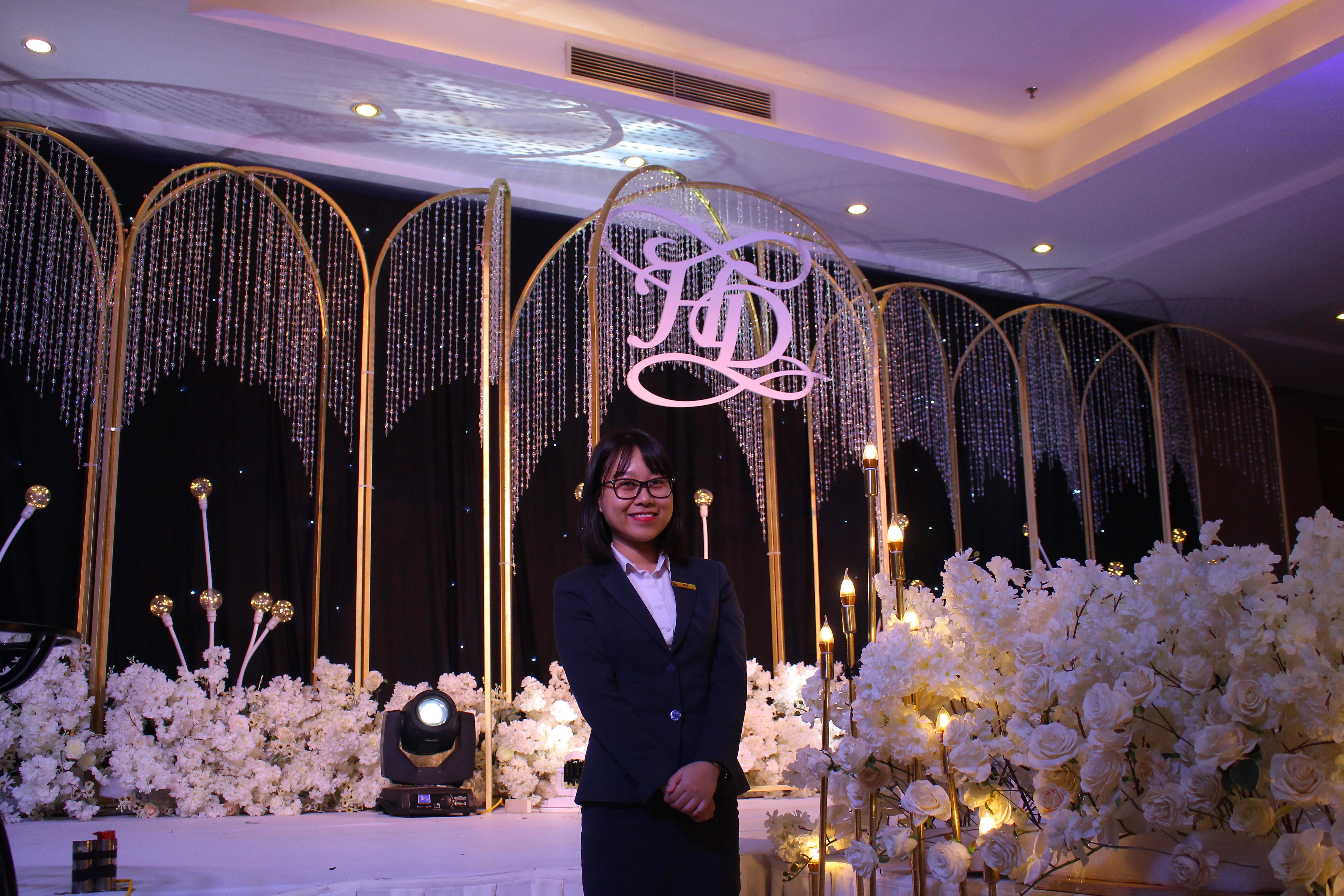 Ho-tro-len-y-tuong-va-trang-tri-tiec-cuoi-(Decoration)