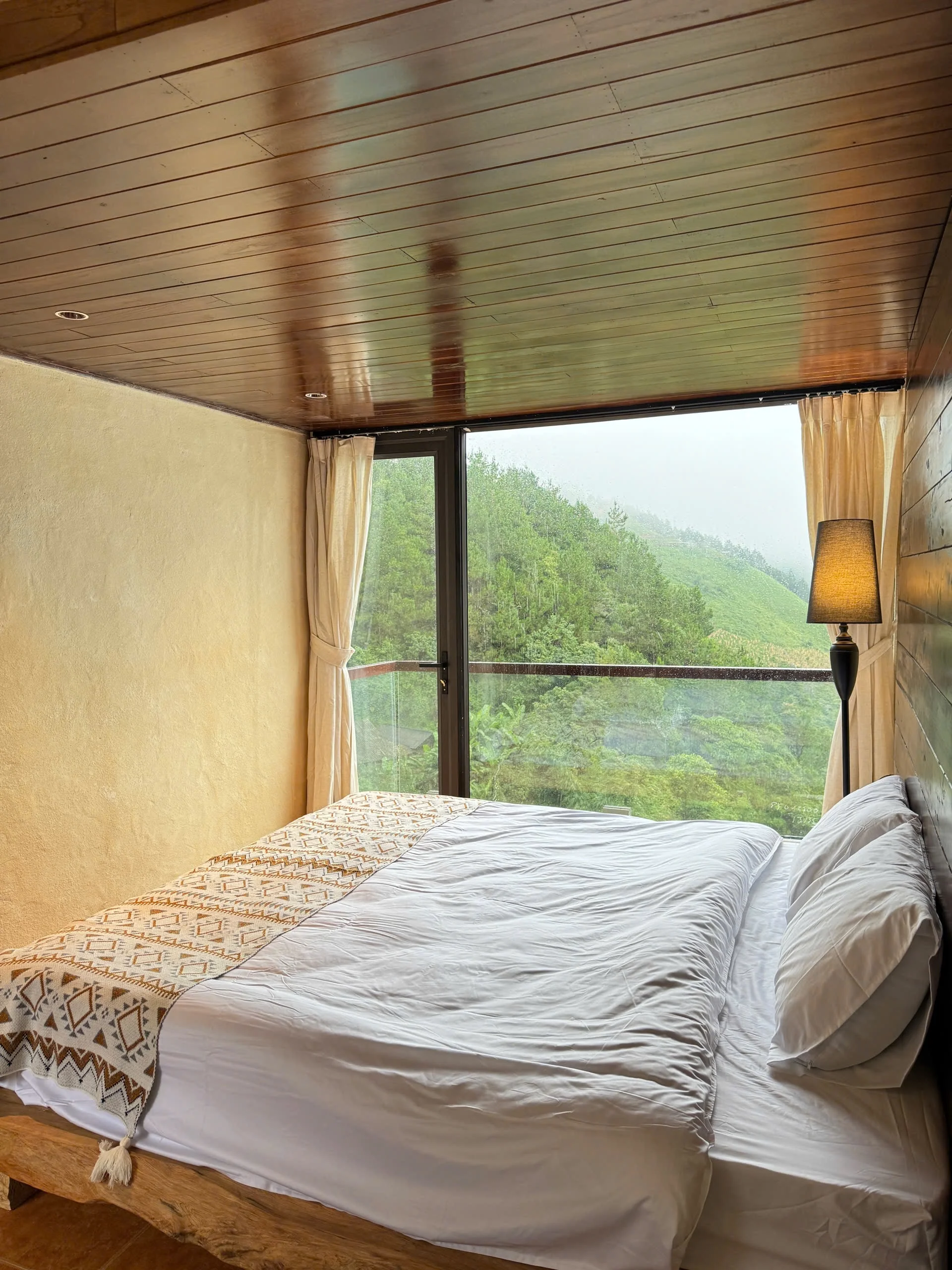 Chillout Village Tà Xùa: Vị trí, tiện ích, giá bán, kinh nghiệm đặt phòng & đơn vị uy tín