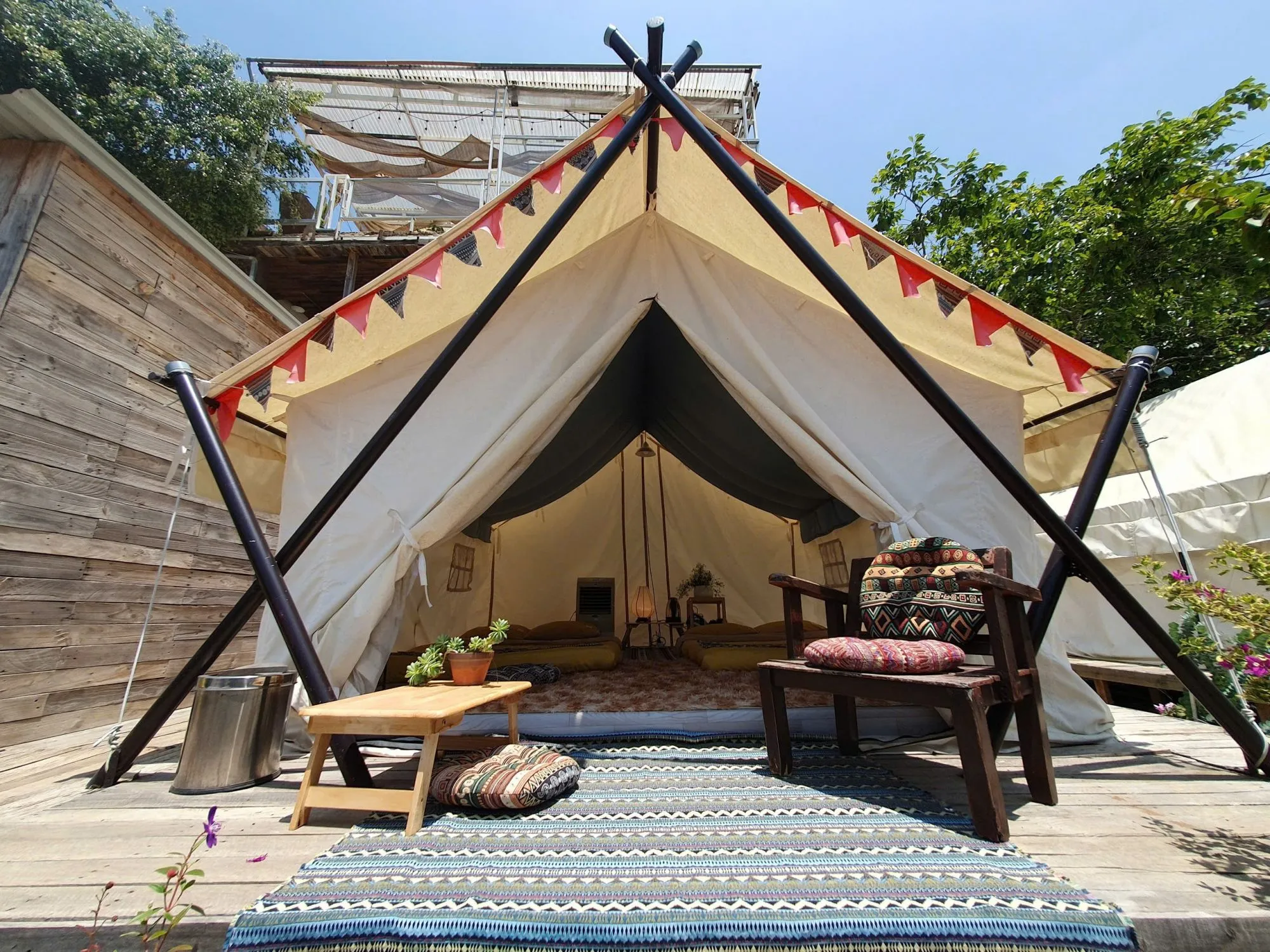 ke-du-muc-glamping-mang-lai-su-tien-nghi-biet-lap-ra-sao