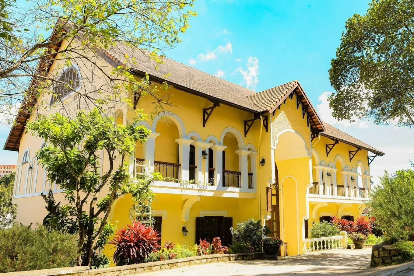 tai-sao-nen-dat-phong-qua-phe-travel-thay-vi-cac-app-quoc-te