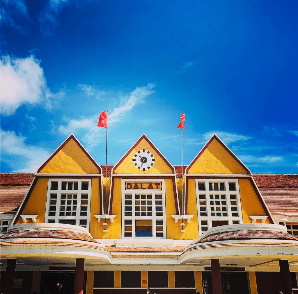 tuyet-chieu-chon-gio-bay-va-phuong-tien-nao-giup-ban-thoat-canh-ket-xe-khi-di-da-lat