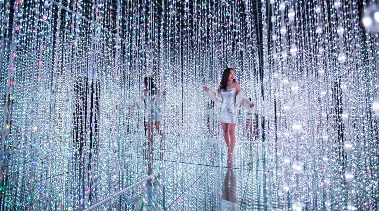 kham-pha-vu-tru-nghe-thuat-anh-sang-lumiere-da-lat-co-gi-hap-dan-gioi-tre