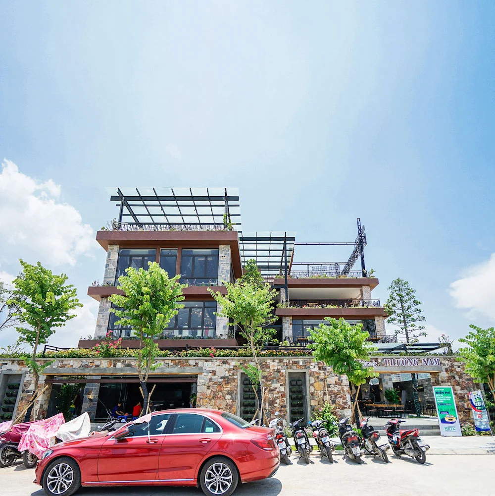 nha-hang-phuong-nam-ha-long-chon-dung-chan-huu-tinh-cho-moi-du-khach-1-1641868548