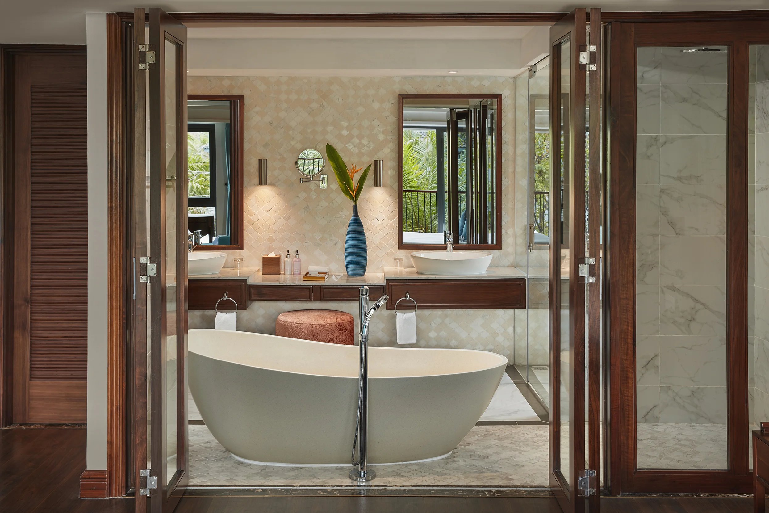 president-villa-5-master-bathroom