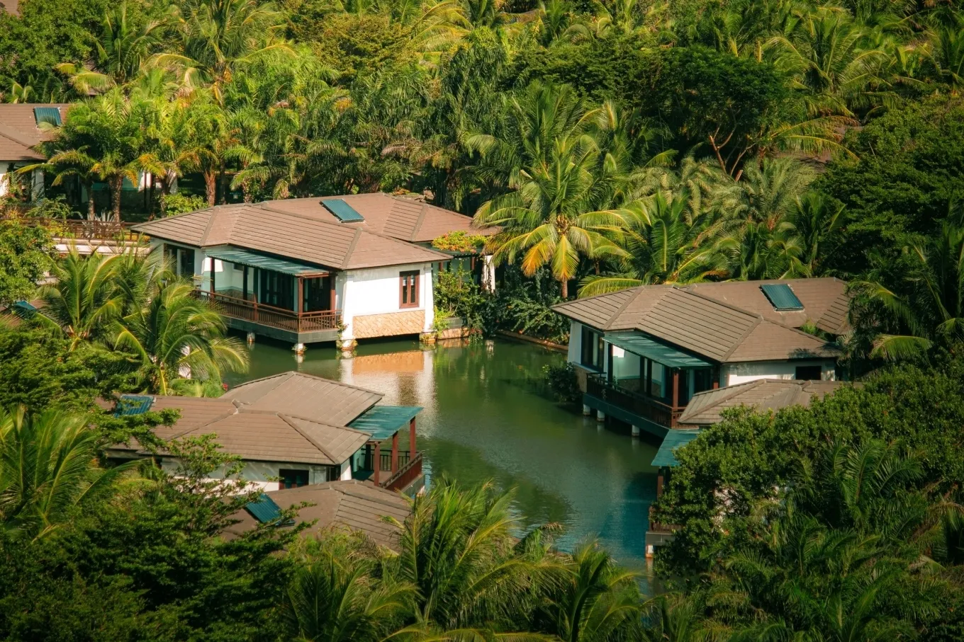 tai-sao-phe-travel-la-doi-tac-tin-cay-nhat-de-dat-phong-khach-san-va-tour-nha-trang