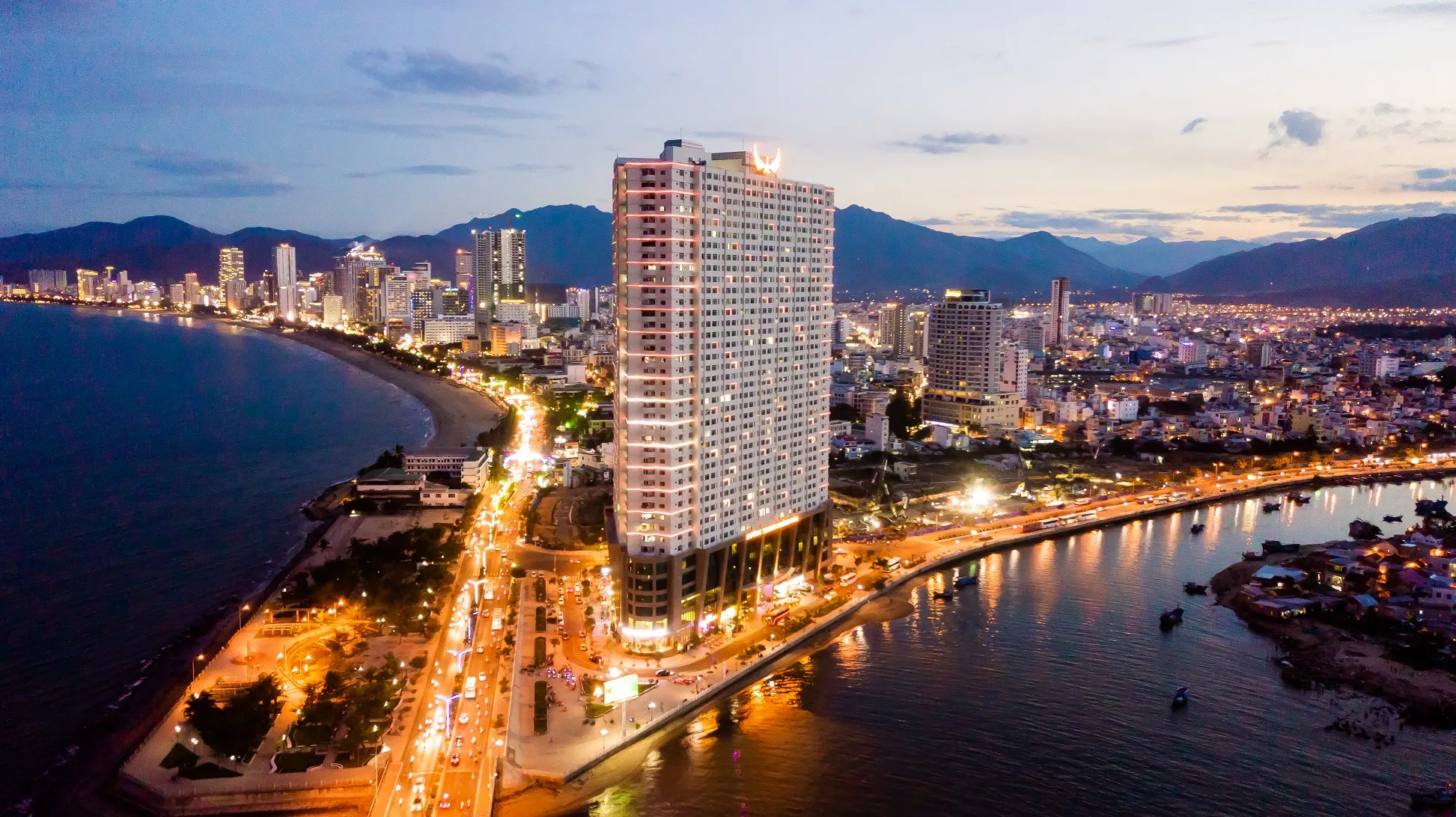 so-sanh-resort-cam-ranh-vs-khach-san-nha-trang-duong-tran-phu-7