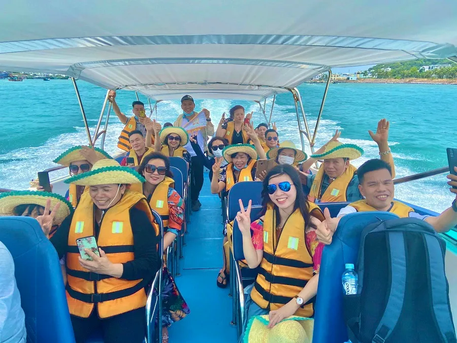 tai-sao-phe-travel-la-don-vi-cung-cap-tour-nha-trang-uy-tin-voi-phuong-tien-an-toan-nhat