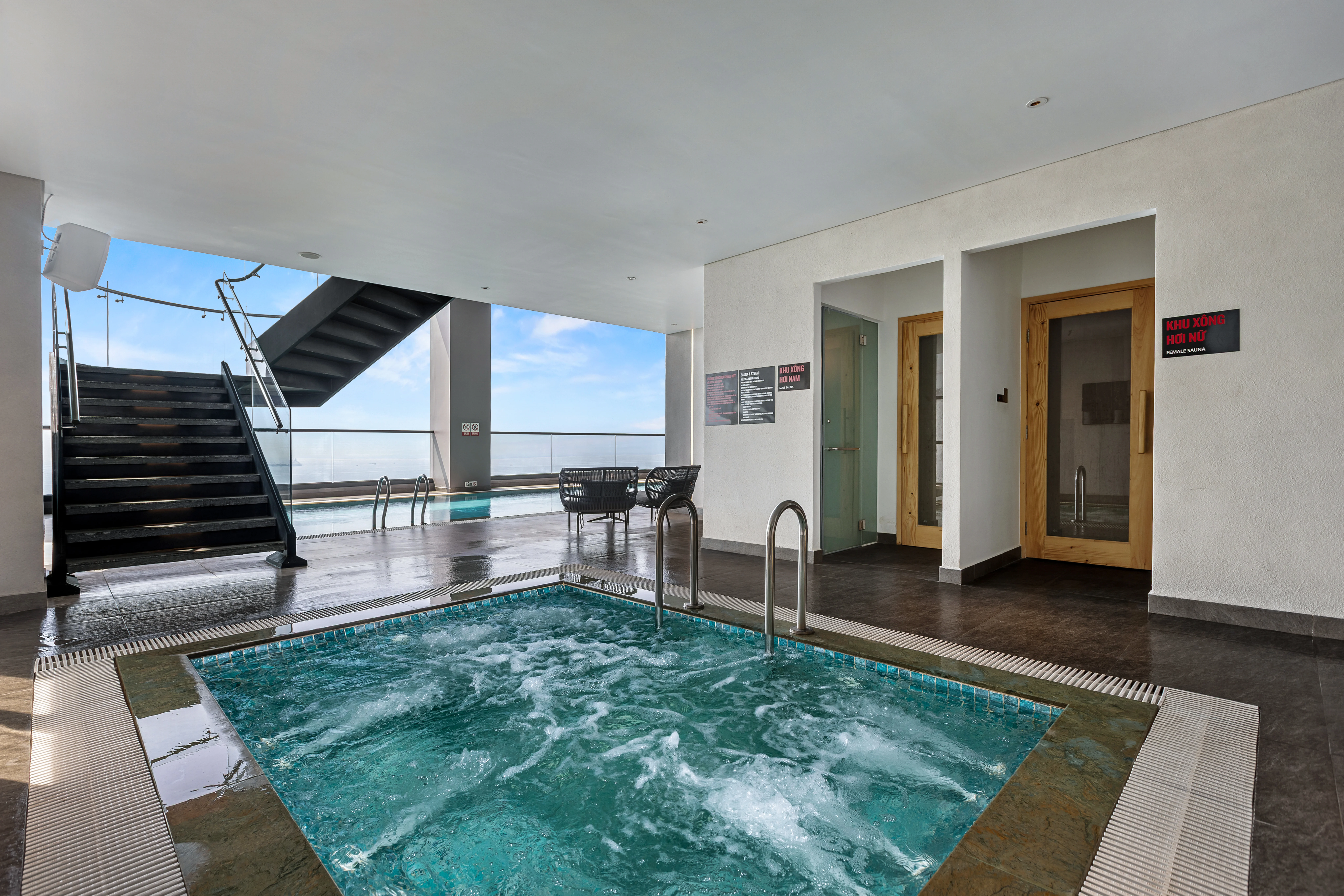 steam-sauna-and-heated-jet-pool