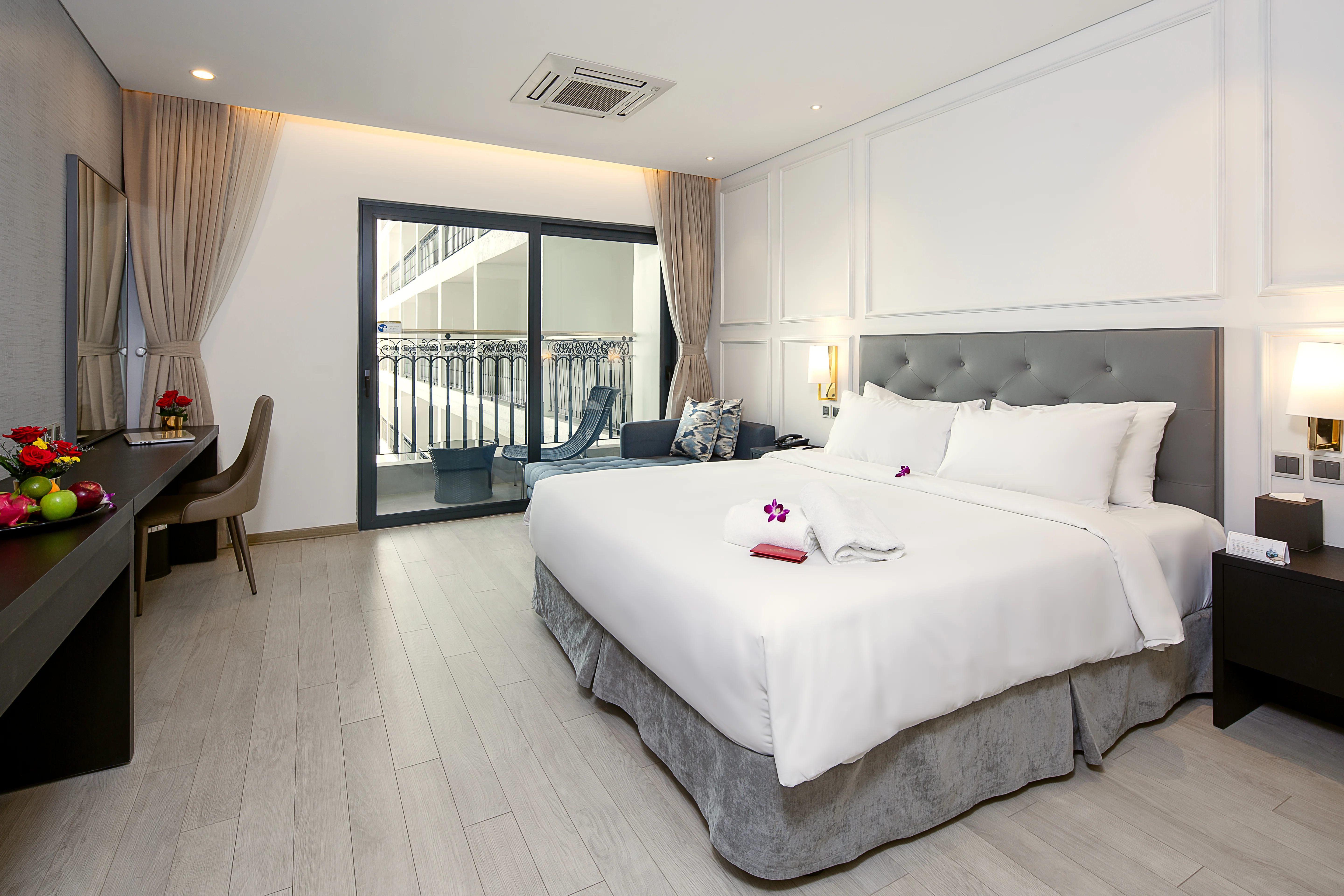 Wyndham Danang Golden Bay: Vị trí, đặc điểm, tiện ích, giá bán các hạng phòng & kinh nghiệm đặt phòng