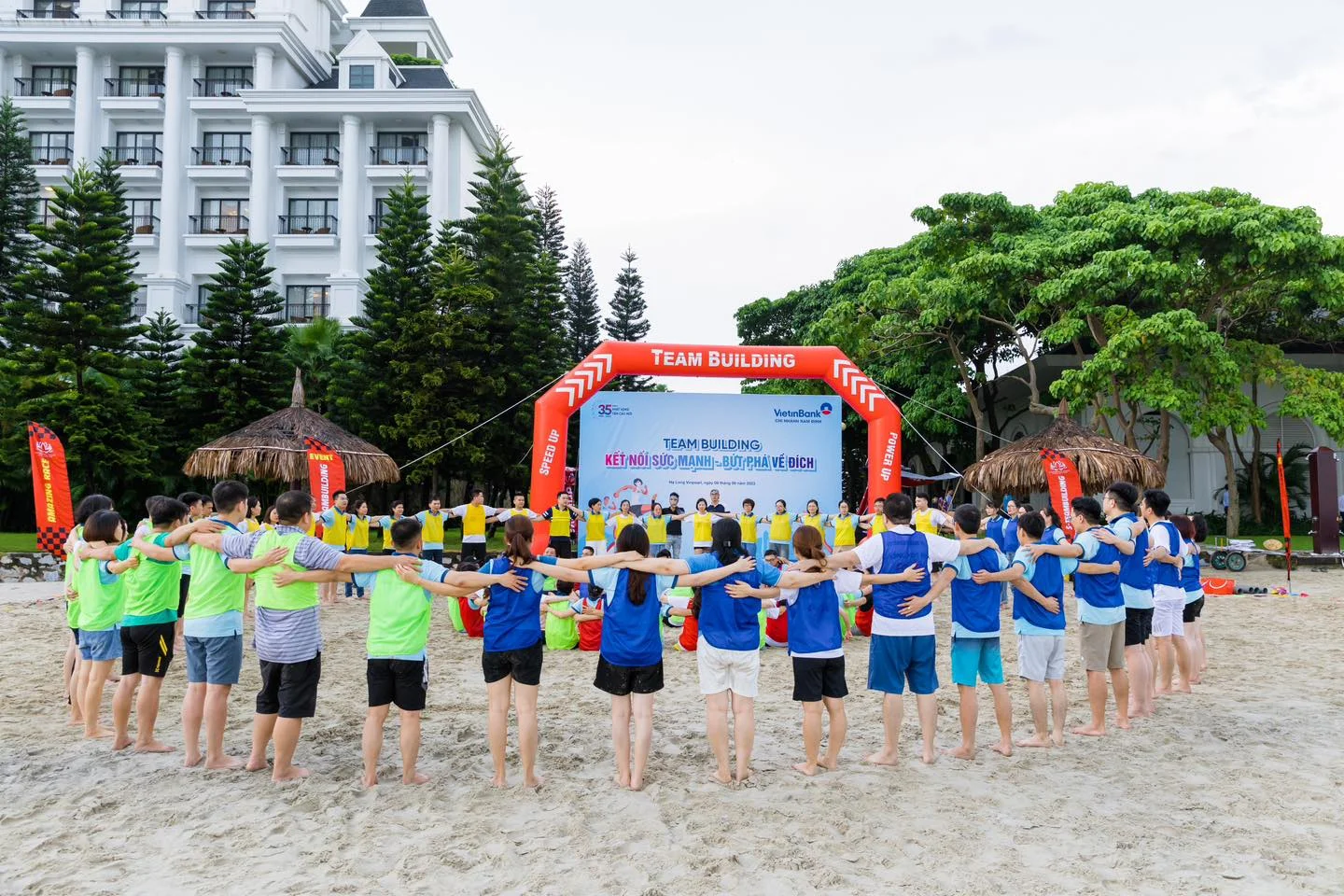Team building Hạ Long: địa điểm, các hoạt động, chi phí, kinh nghiệm và đơn vị tổ chức