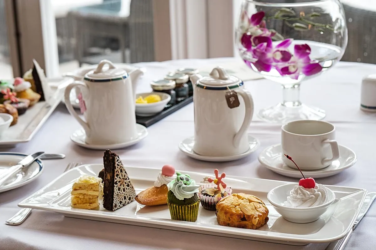 thuong-thuc-tiec-tra-chieu-kieu-anh-tai-cac-khach-san-di-san-mang-lai-trai-nghiem-quy-phai-ra-sao