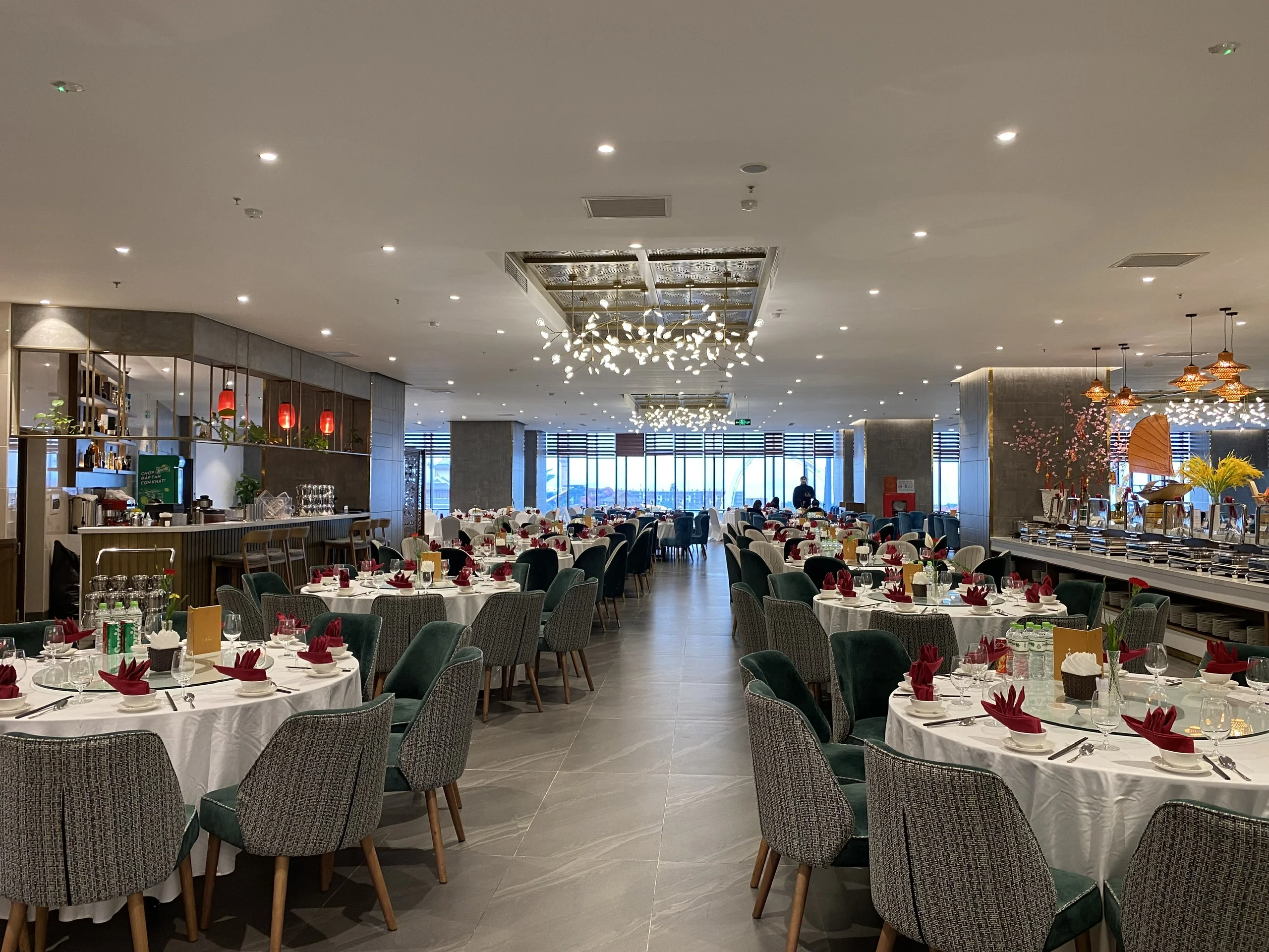 Nha-hang-am-thuc-dac-sac-va-phong-Gym-hien-dai