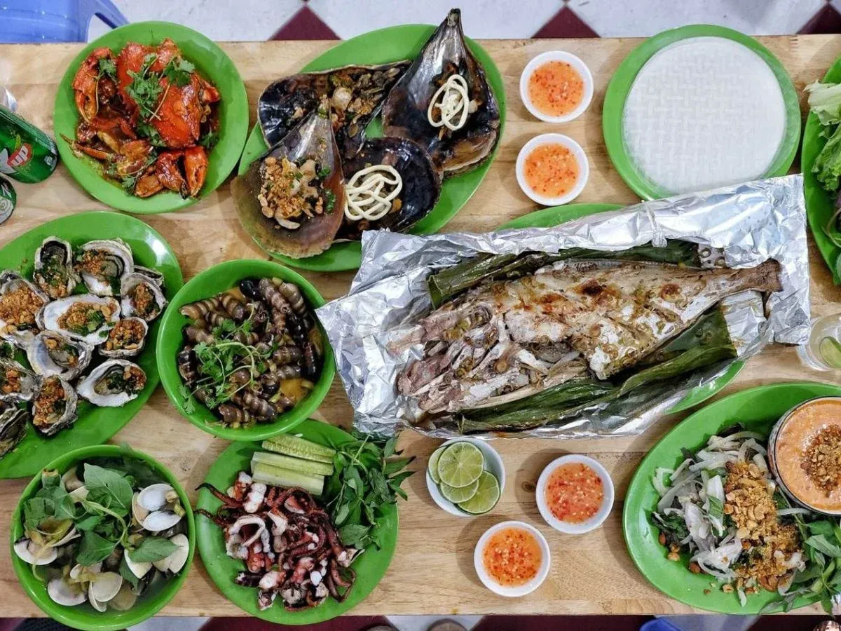 kinh-nghiem-du-lich-dao-binh-hung-an-hai-san-o-dau-ngon-va-uy-tin