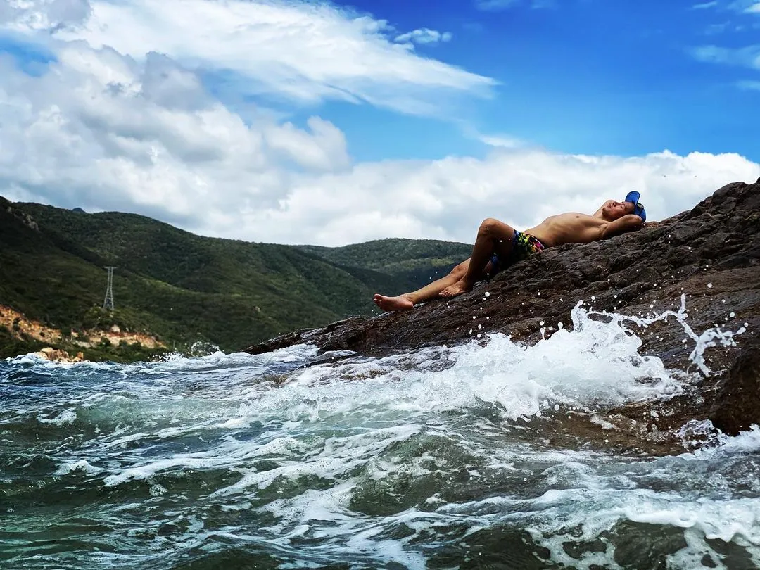 tai-sao-nen-dat-tour-binh-hung-tai-phe-travel-de-kham-pha-bai-cay-me