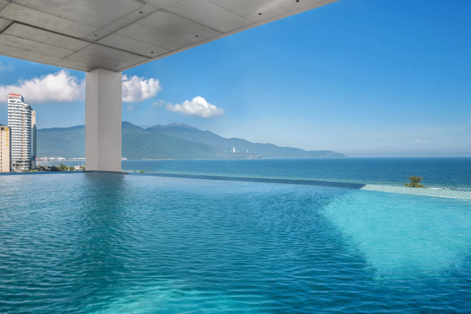 Awaken DaNang Hotel: Vị trí, đặc điểm, tiện ích, giá bán các hạng phòng & kinh nghiệm đặt phòng