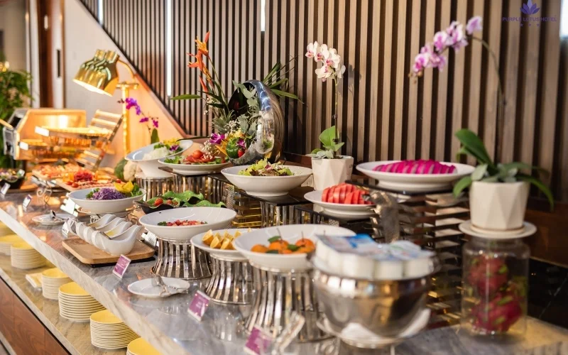 Buffet-sang-tai-nha-hang-trung-tam