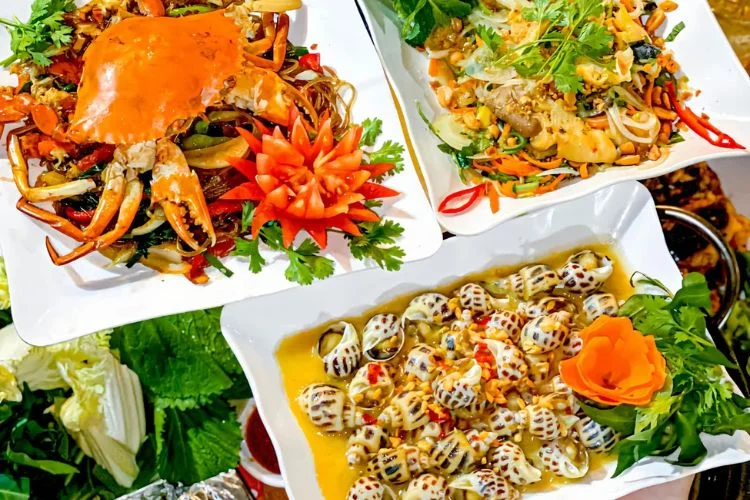Buoi-trua-va-chieu-Chinh-phuc-hai-san-lan-can