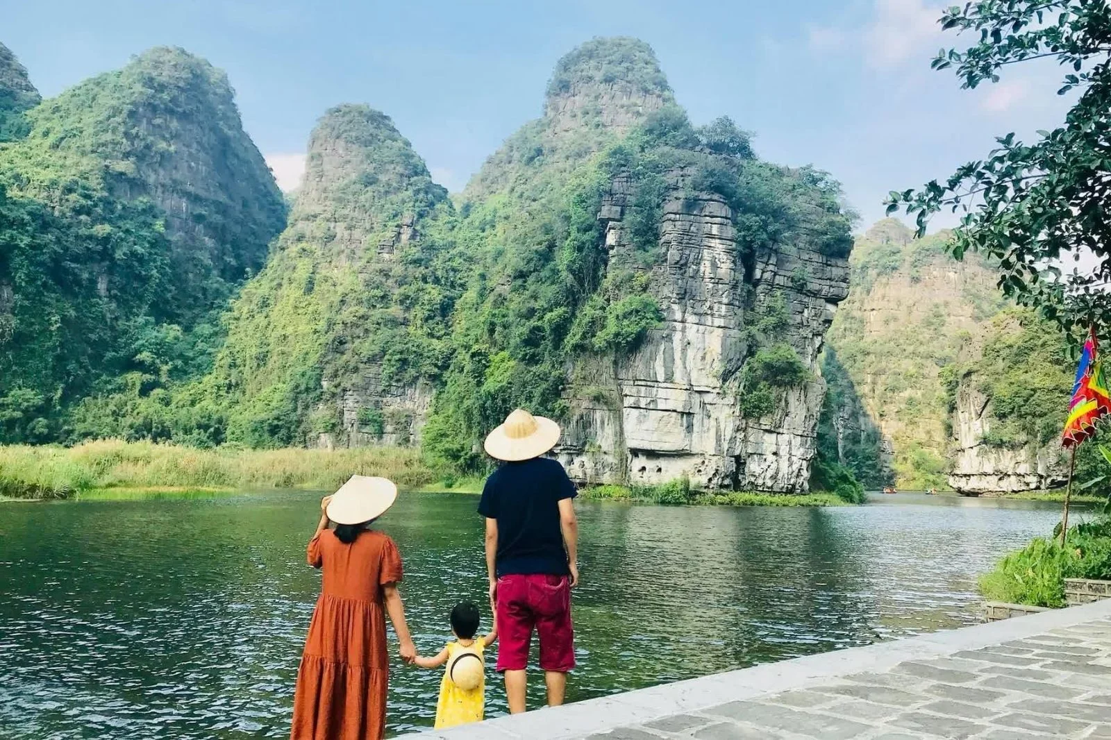 Cham-vao-thien-nhien-thuan-khiet-cung-con-tre