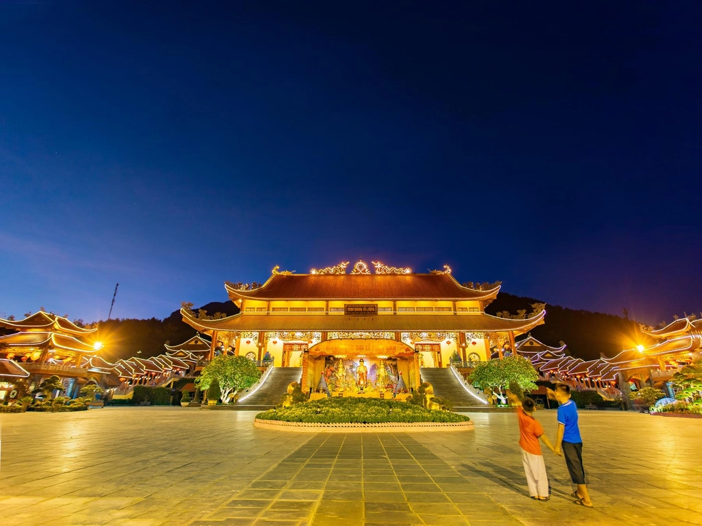 chua-ba-vang-tour-du-lich-chua-ba-vang-den-cua-ong-chua-cai-bau-tour-le-hoi-du-xuan