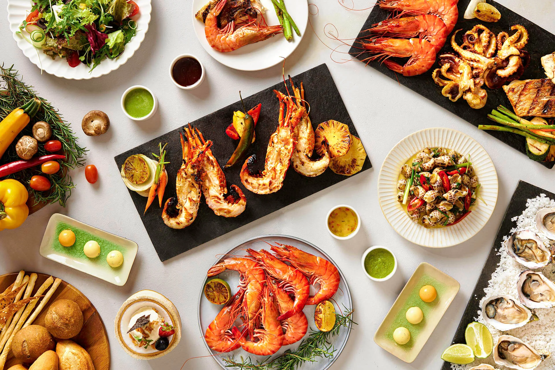 dai-tiec-bbq-buffet-ben-bo-bien-non-nuoc-tho-mong-tai-danang-marriott-resort-spa-07