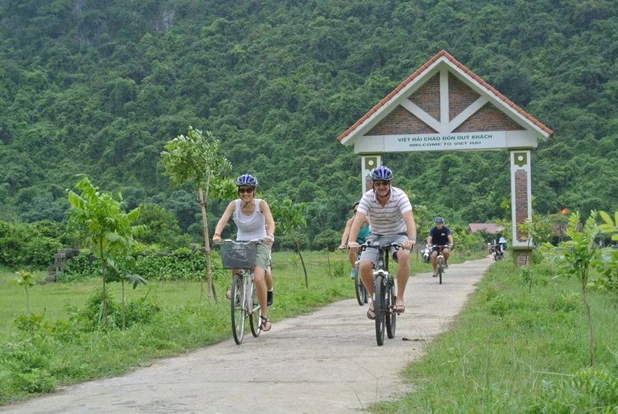 dap-xe-kham-pha-lang-co-viet-hai