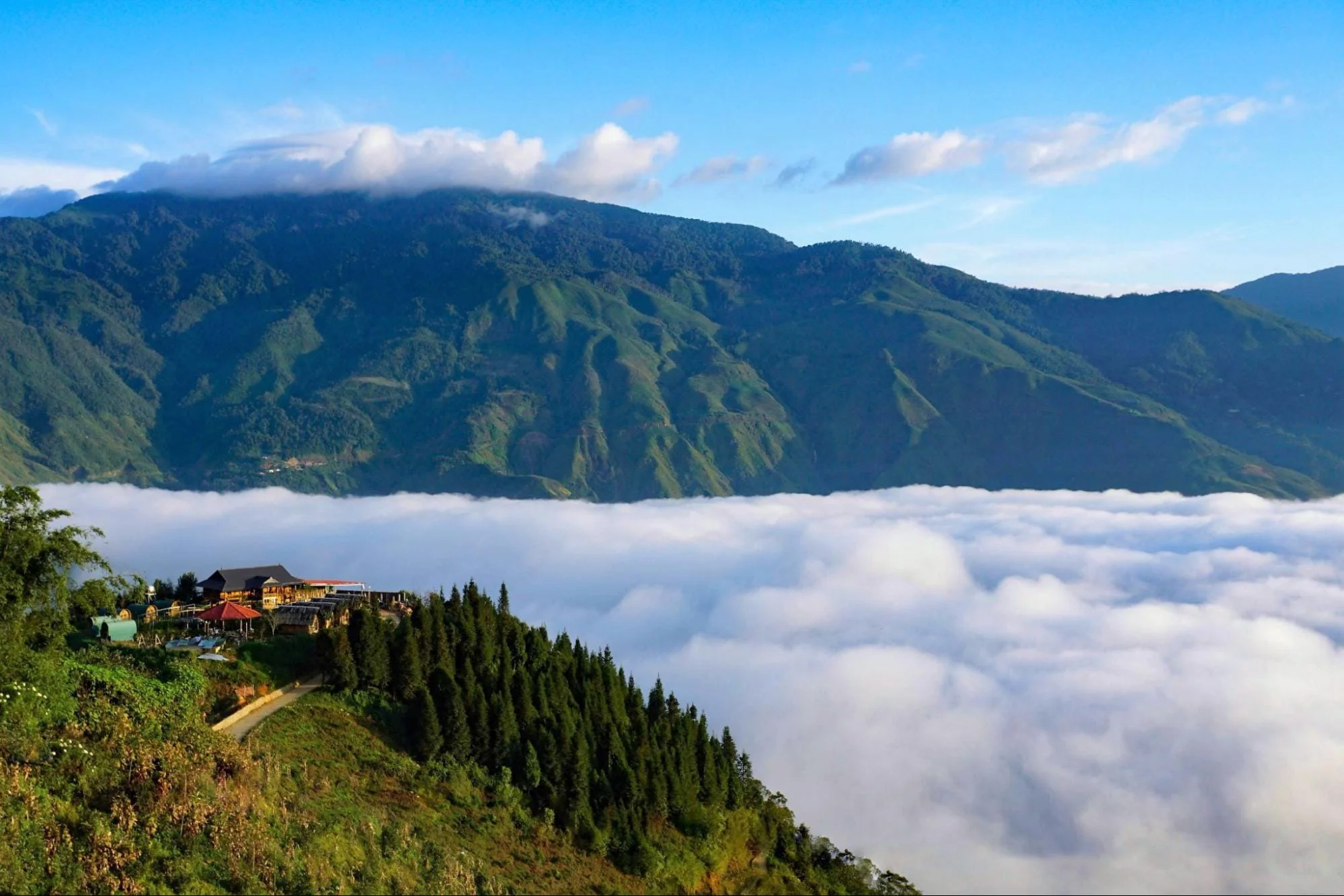 Diem-noi-bat-cua-tour-Ta-Xua-2-ngay-1-dem-va-suc-hut-cua-am-thuc-dan-toc-Mong-doi-voi-khach-du-lich