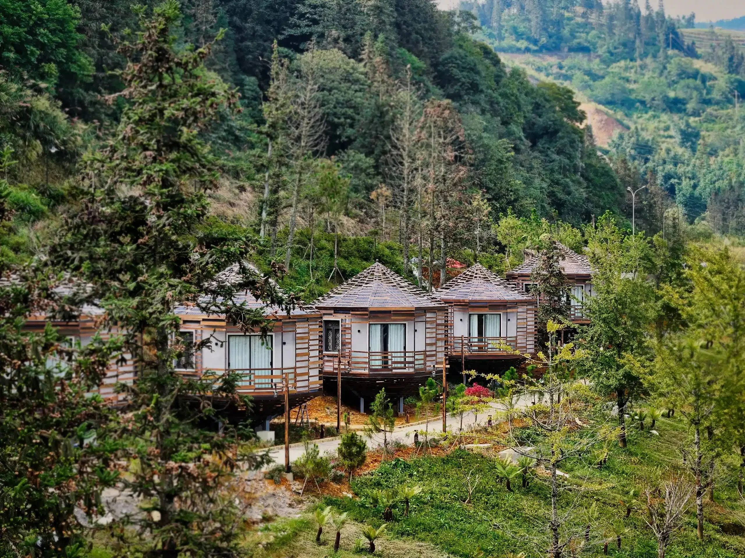 khu-bungalow-biet-lap--trai-nghiem-van-hoa-tay-bac-doc-ban