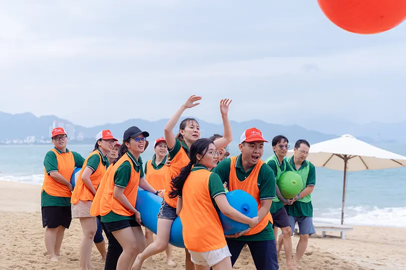 Xóa bỏ rào cản Gen Z và Gen X: Cách thiết kế trò chơi Teambuilding để sếp và nhân viên thực sự "chạm" được nhau