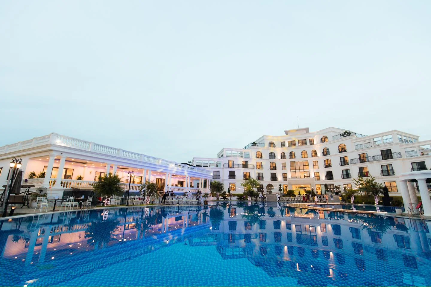 Giá phòng và thông tin chi tiết các hạng phòng tại Glory resort 