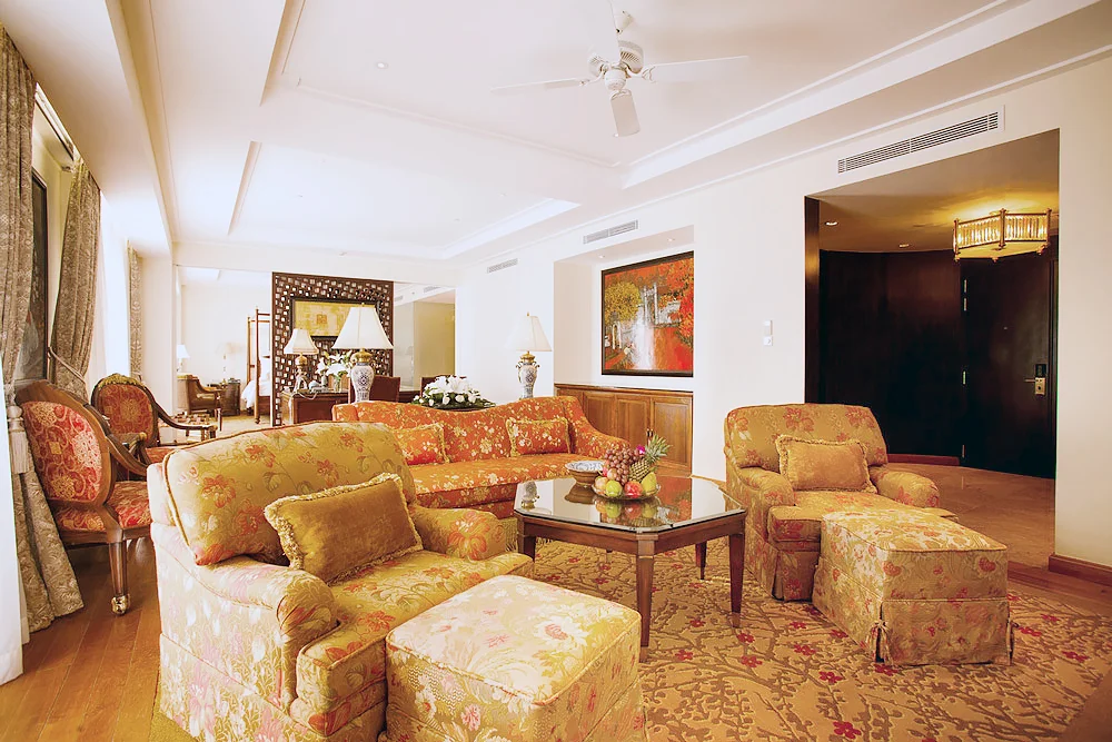 Hang-phong-Indochine-Suite-–-Can-ho-hoang-gia-giua-long-co-do