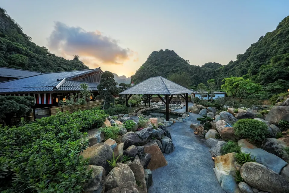 Hilton Onsen Quang Hanh Resort: Vị trí, đặc điểm, tiện ích, giá bán các hạng phòng & kinh nghiệm đặt phòng