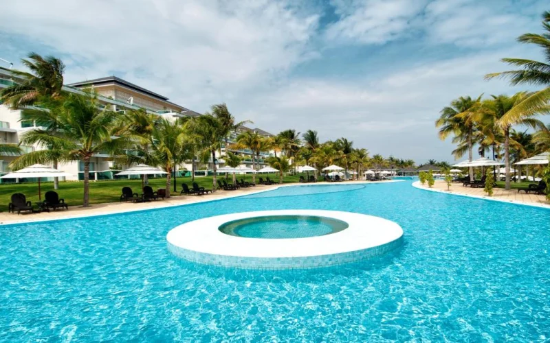 Ho-boi-Ocean-Vista-–-Tam-nhin-vo-cuc-va-su-tinh-lang-quy-phai