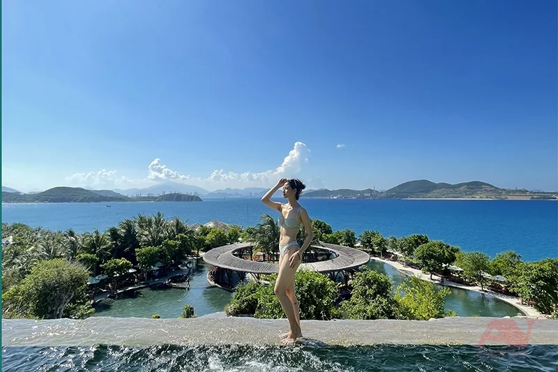 Ho-boi-vo-cuc-ruong-bac-thang-tai-Hon-Tam-Resort