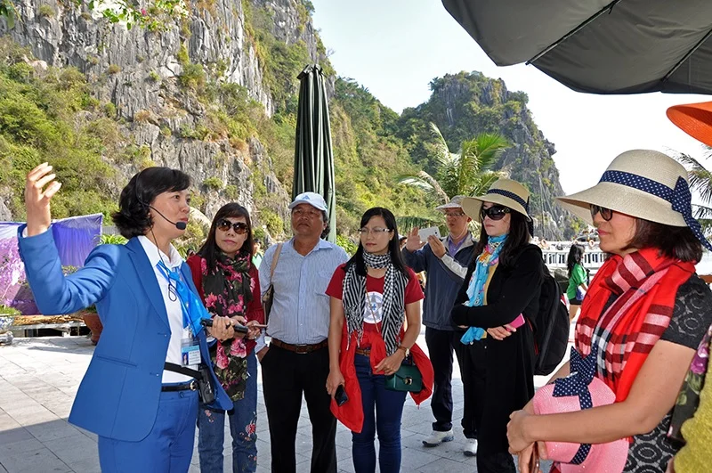 Huong-dan-vien-tham-vinh-ha-long