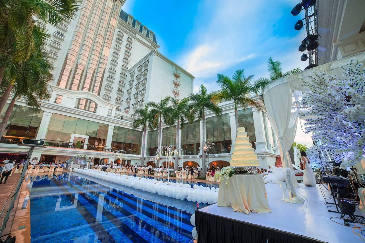 Indochine-Palace-–-Ho-boi-lo-thien-lon-nhat-thanh-pho-va-Spa-da-nong-cung-dinh