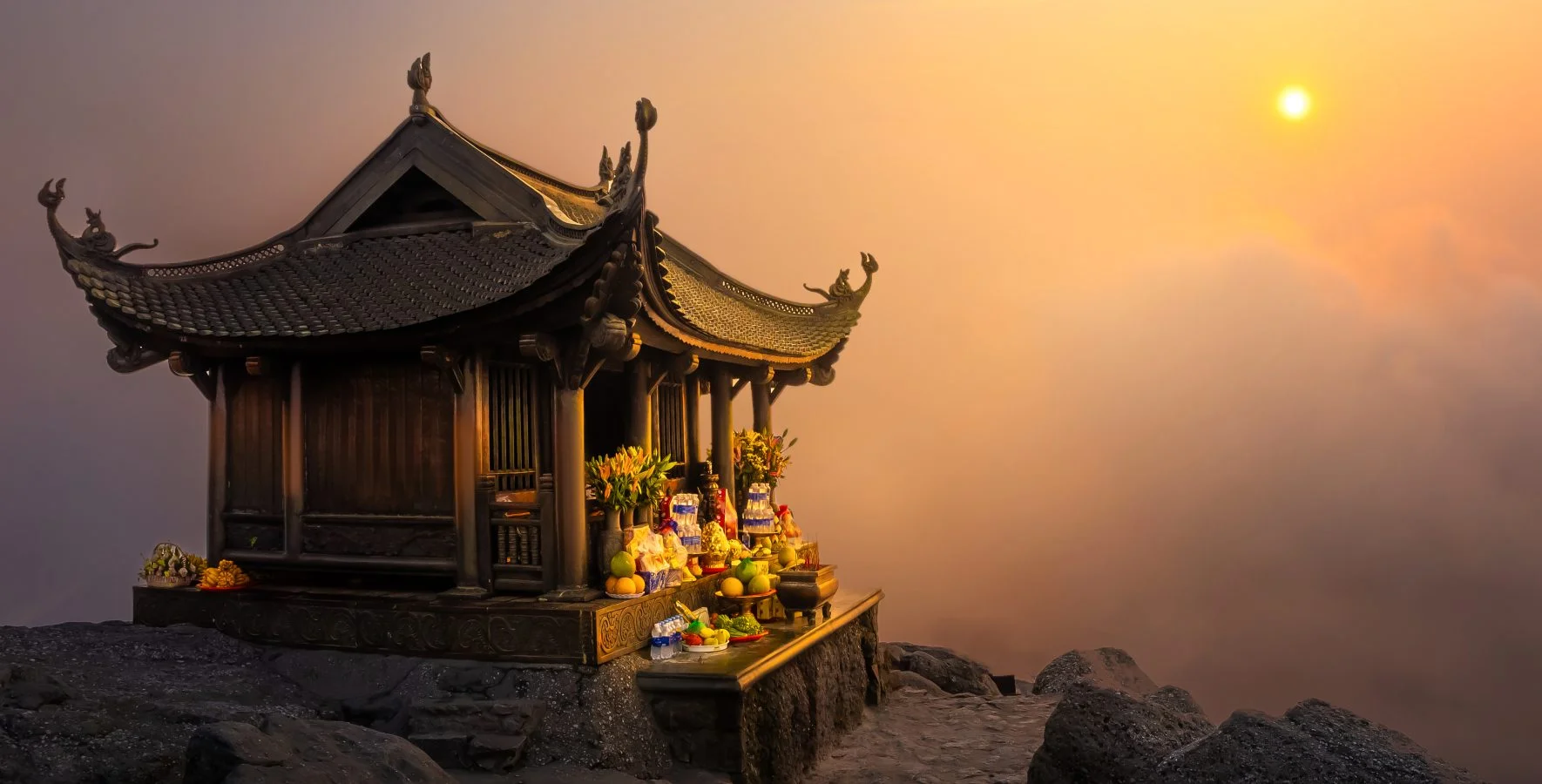 dinh-chua-dong--noi-cham-tay-vao-coi-phat-va-su-tinh-lang