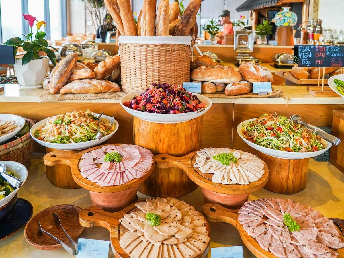 khach-san-da-nang-co-buffet-sang-trai-nghiem-am-thuc-kho-quen-phan-van-hotel-1