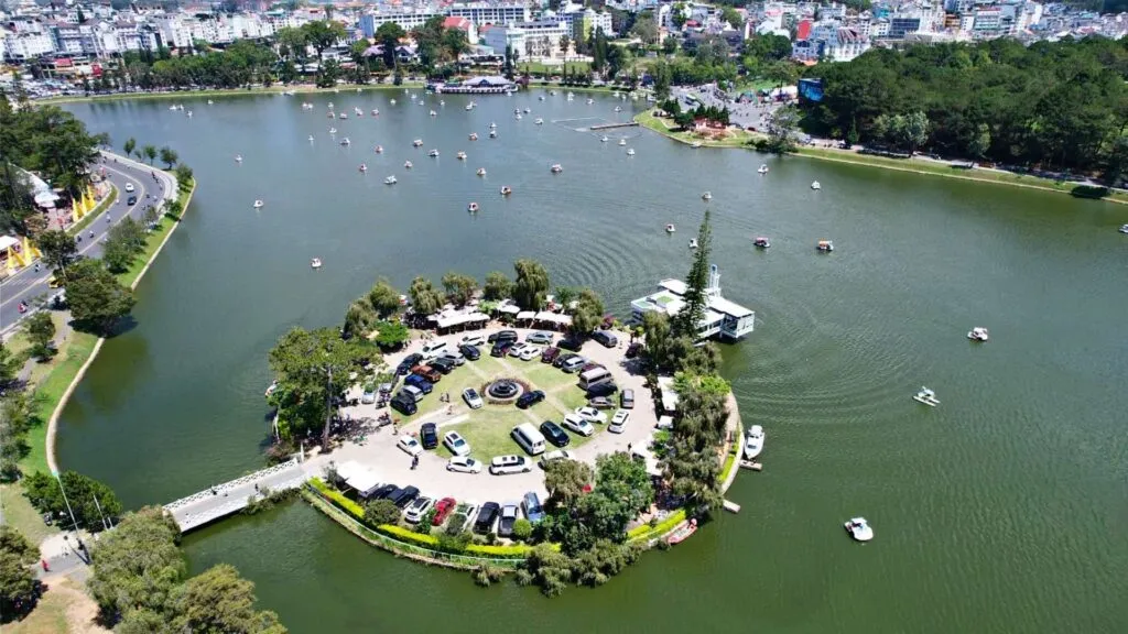 tai-sao-ho-xuan-huong-lai-la-vi-tri-vang-cho-cac-khach-san-tai-da-lat