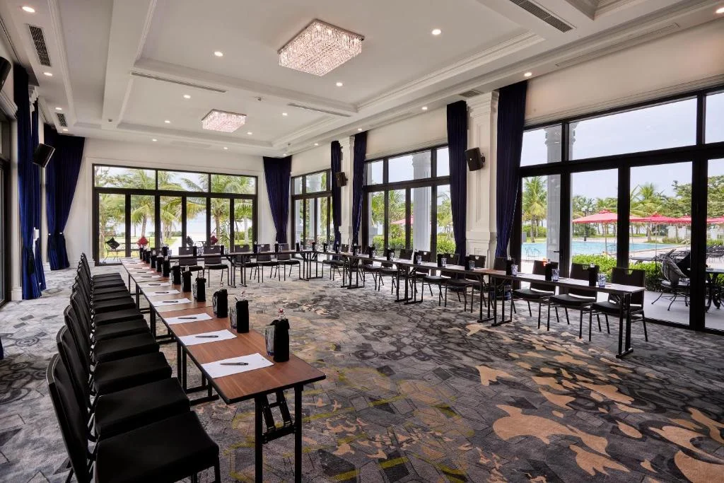 Khach-san-Paradise-Suites-Ha-Long-ballroom