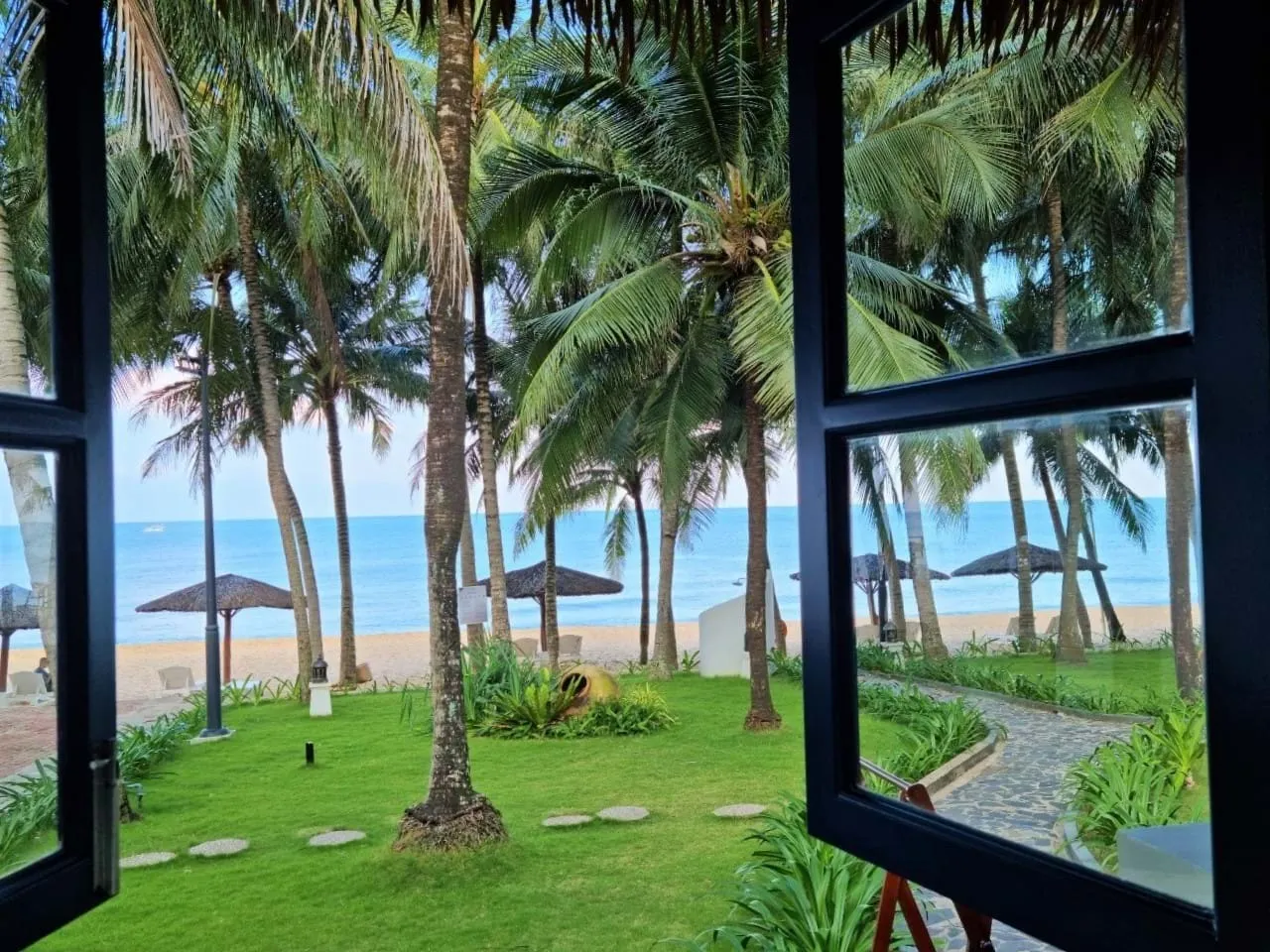 nhung-lua-chon-khach-san-dep-o-phu-quoc-gan-bien-khac-khong-the-bo-qua