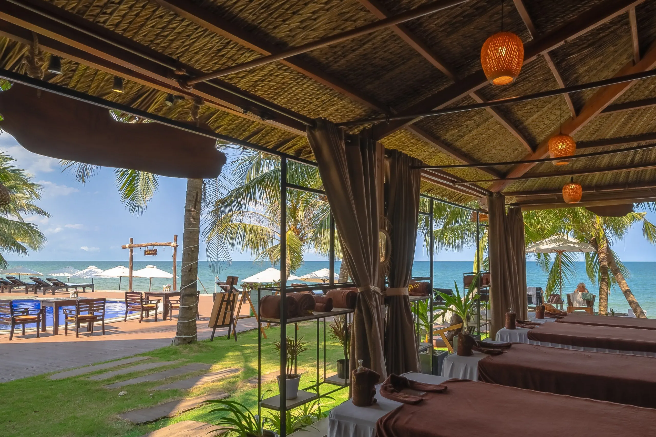 khach-san-phu-quoc-moi-mo-1-1