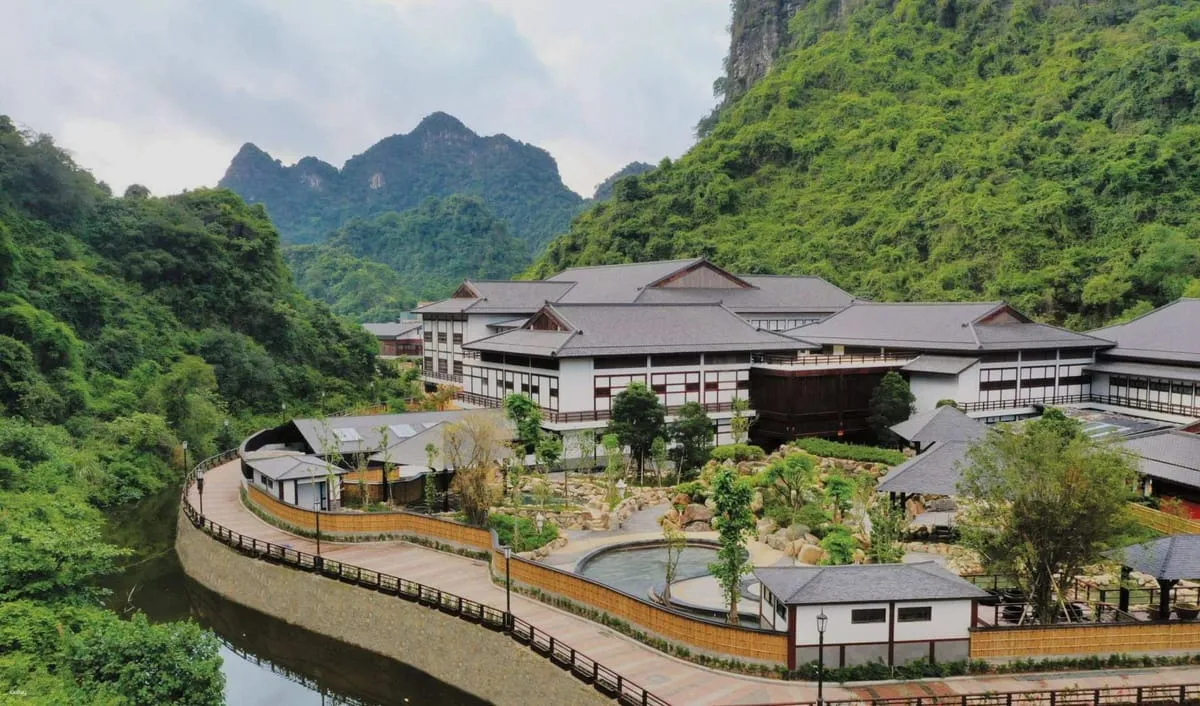https://phetravel.com/hilton-onsen-quang-hanh-resort