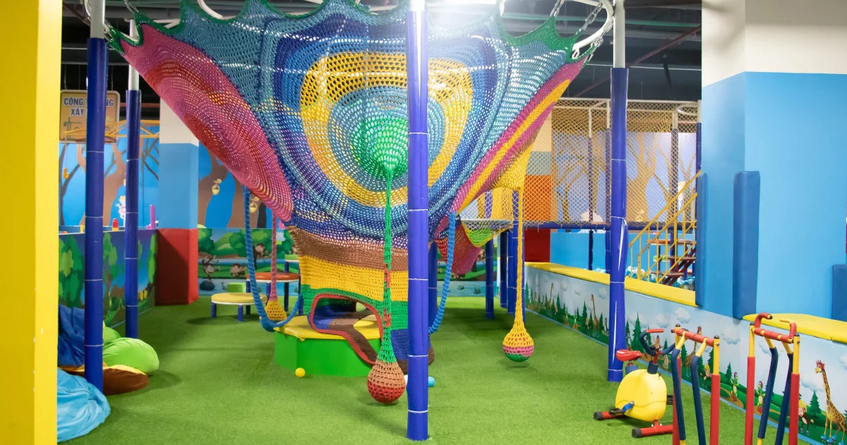 Review chi tiết khu vui chơi trong nhà (Kid's Center) 7.000m2 lớn nhất Đà Lạt của Ladalat hotel