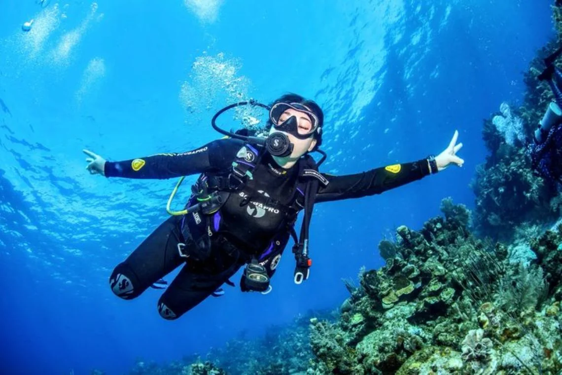 Lan-binh-khi-chuyen-nghiep-Scuba-Diving-kham-pha-do-sau